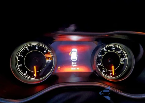 2016 Jeep Cherokee Limited z USA, uszkodzony, nr VIN 1C4PJLDB1GW200529